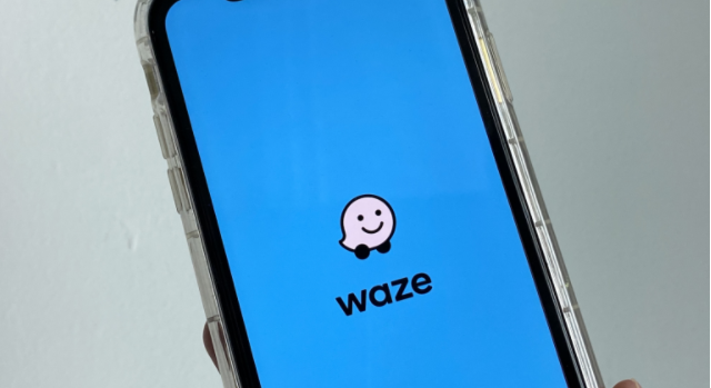 You can now use the Waze Live Map on your computer to send directions to your phone