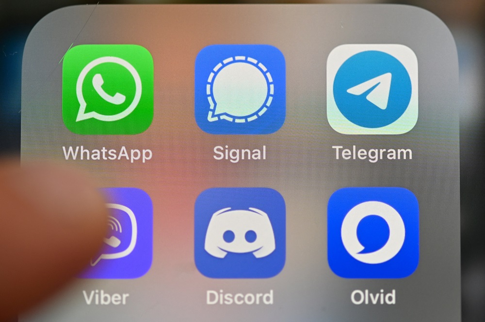 WhatsApp tests breaking free from smartphones