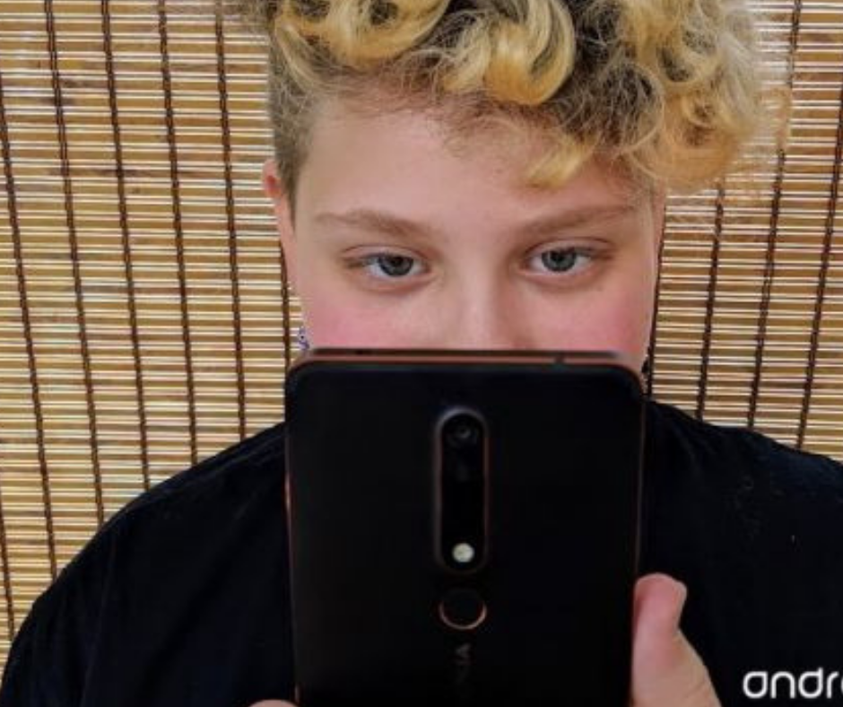 5 things parents need to know about buying their kid a phone