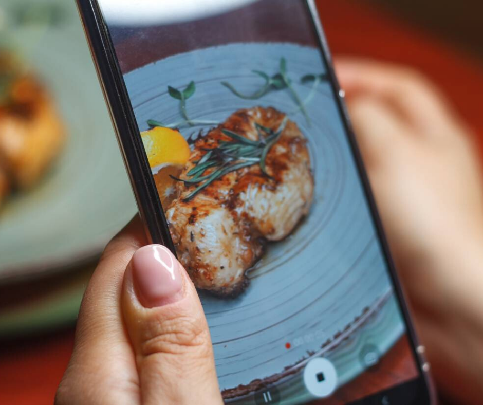 Seeing what your friends are eating on social media may influence your eating habits, says new study