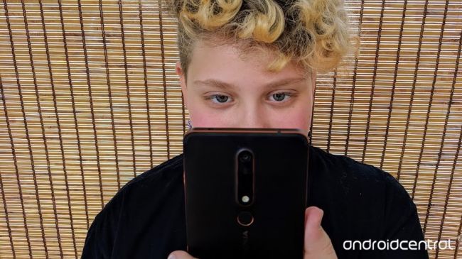 5 things parents need to know about buying their kid a phone