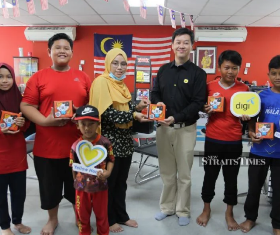 #TECH: Digi distributes micro:bits sets to 132 Pusat Internet